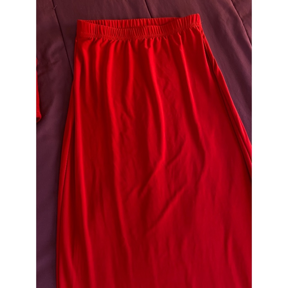 STUNNING red two piece skirt SET! - Picture 4 of 5